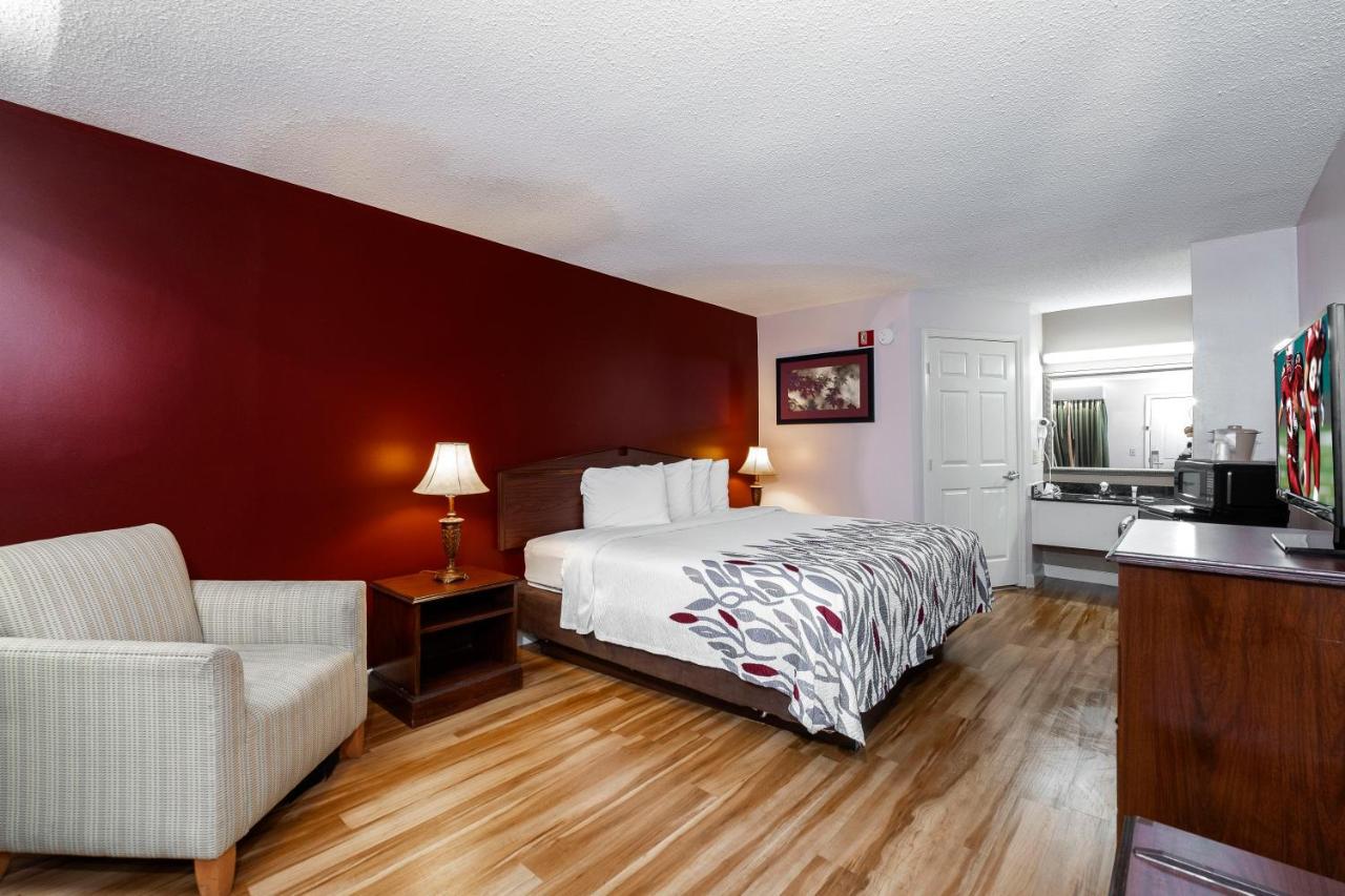 Red Roof Inn & Suites Wilson Esterno foto